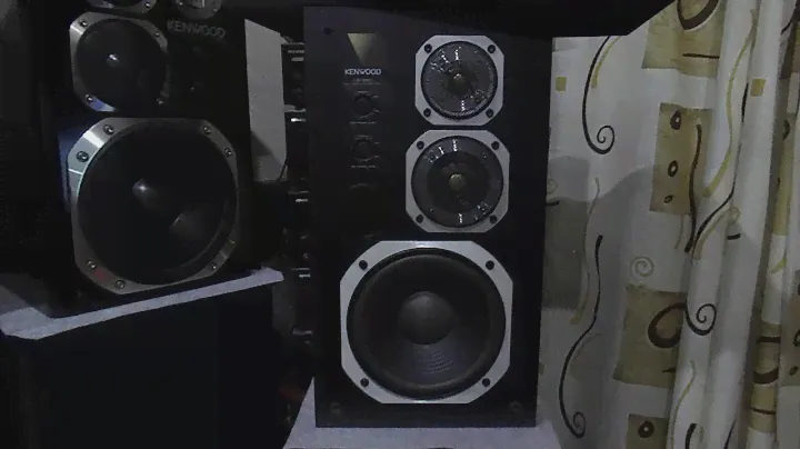 Kenwood LS-330 against Coral DX-3
